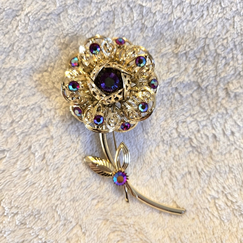 VTG Sarah Coventry Passion Flower Gold Toned Filagree Brooch Red Aurora Borealis